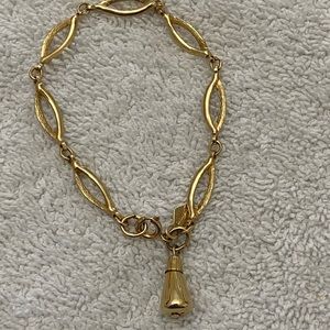 Vintage 1970s Sarah Coventry gold tone chain bracelet bell shaped